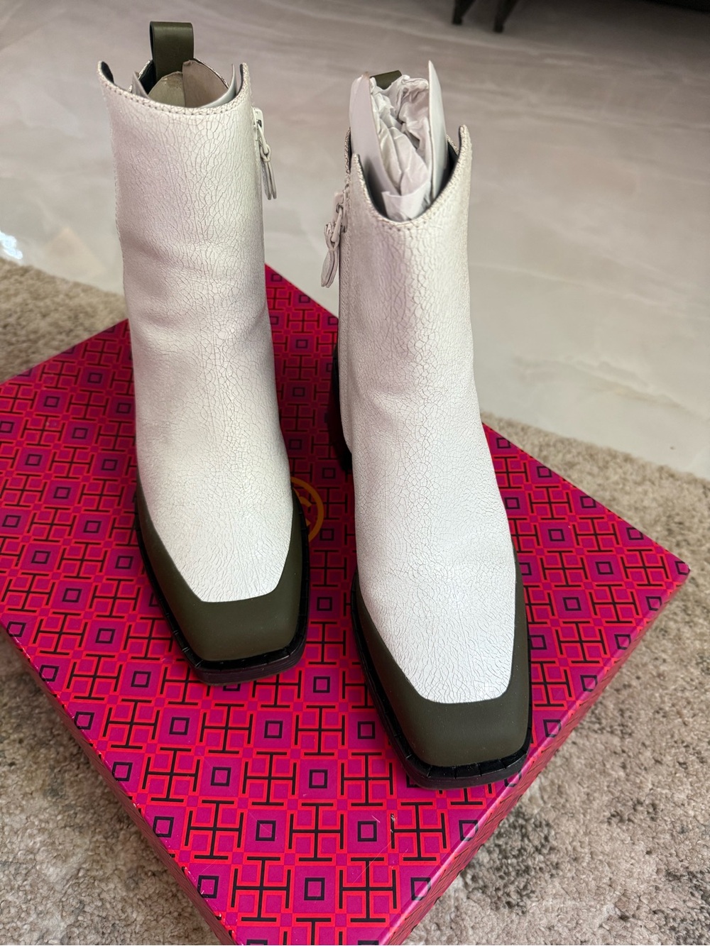 Tory Burch White Leather Ankle Boots with Olive Toe